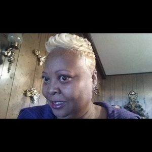 Meet your Posher, Samanthia